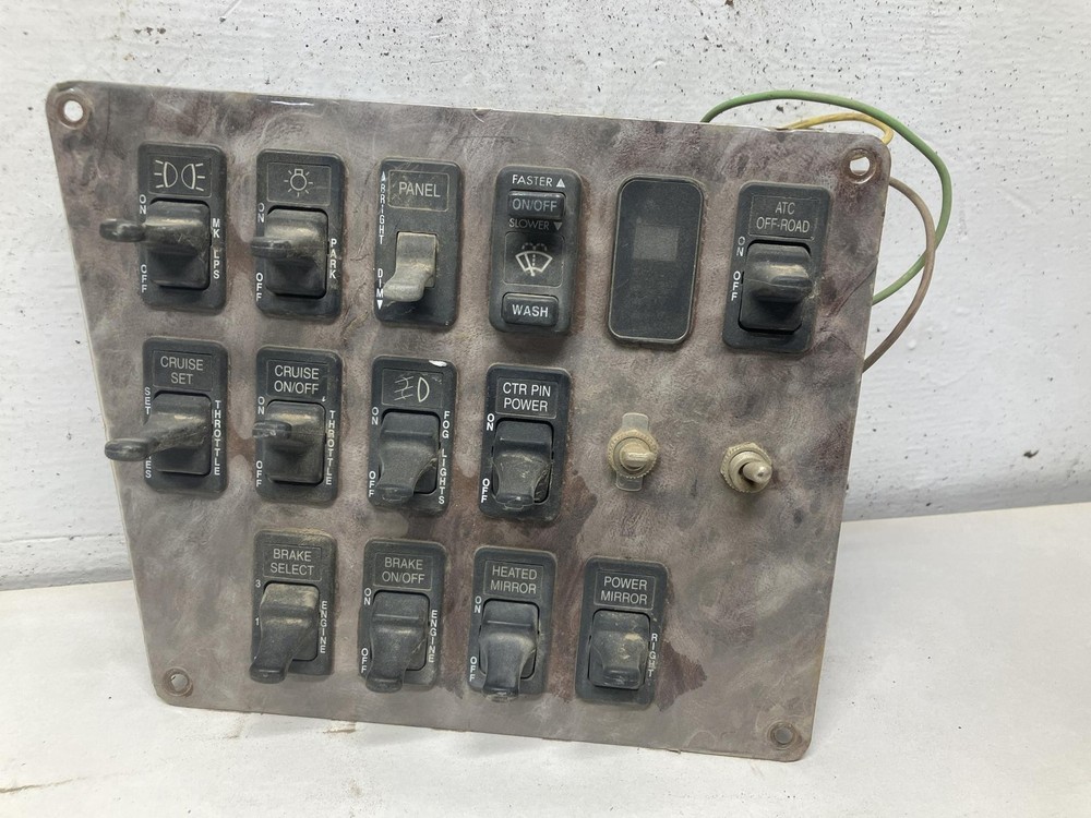 International 9200 SWITCH Dash Panel - Used