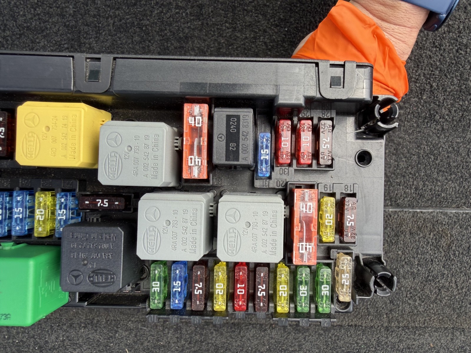 2010-2012 Mercedes-Benz E350 Front SAM Relay Fuse Box OEM 2129008307