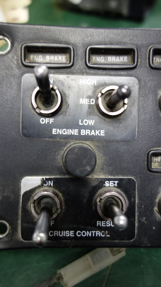 Peterbilt 379 Dash Switch Panel 17-04241-2E00