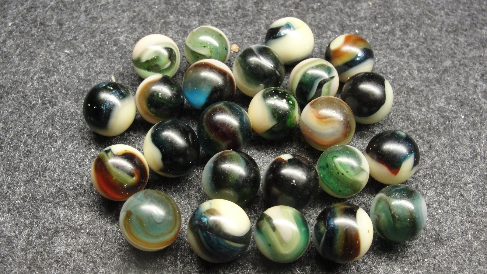 Wood box w Dave McCullough signature marbles Jabo Joker Experimentals w/ 2 dz UV