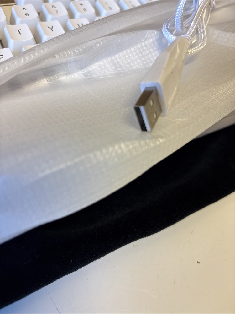 NIB Thermaltake Computer K-01 Keyboard