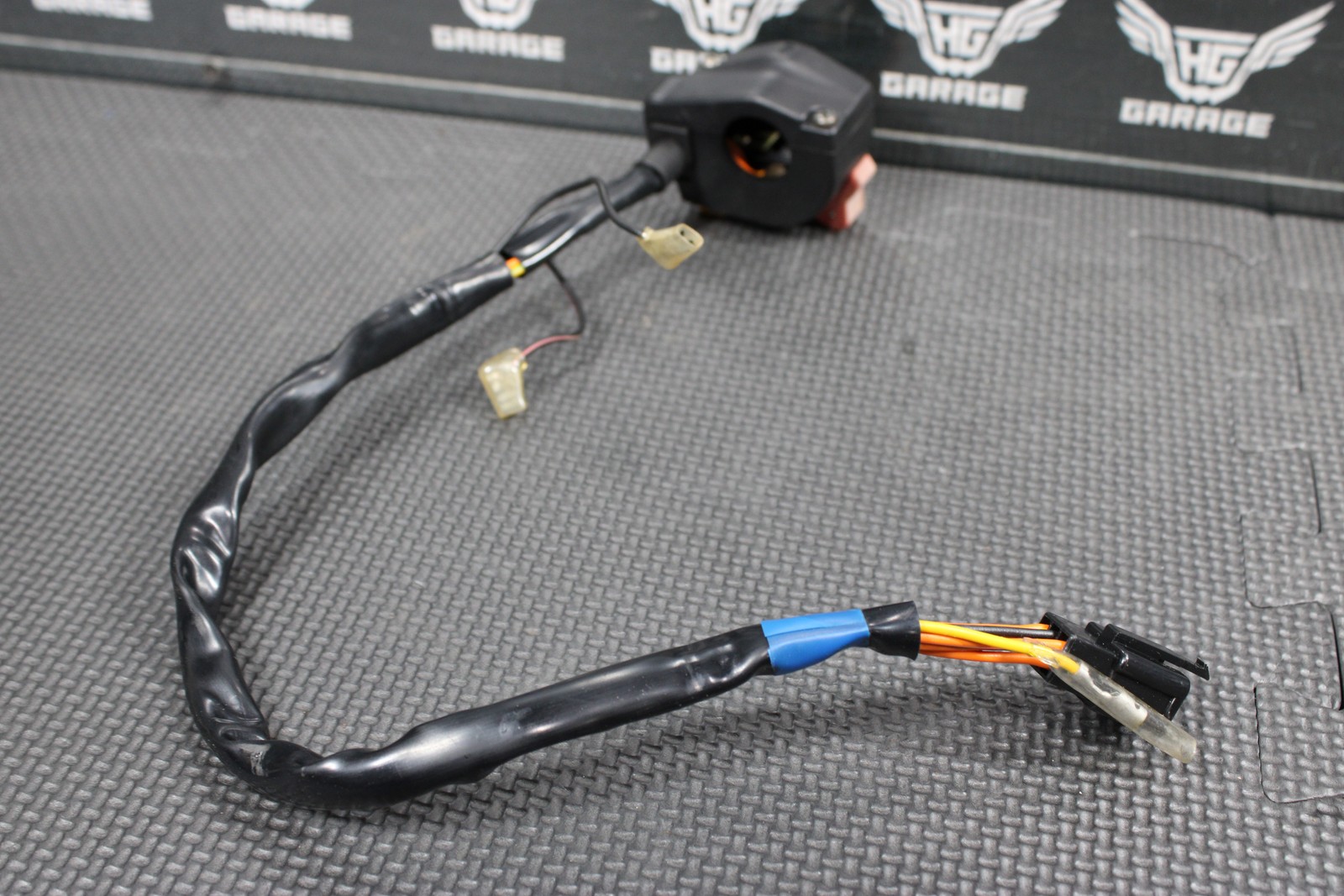 2005 SUZUKI 96-13 DR200SE OEM RIGH SIDE HANDLEBAR ENGINE ON OFF SWITCH STARTER