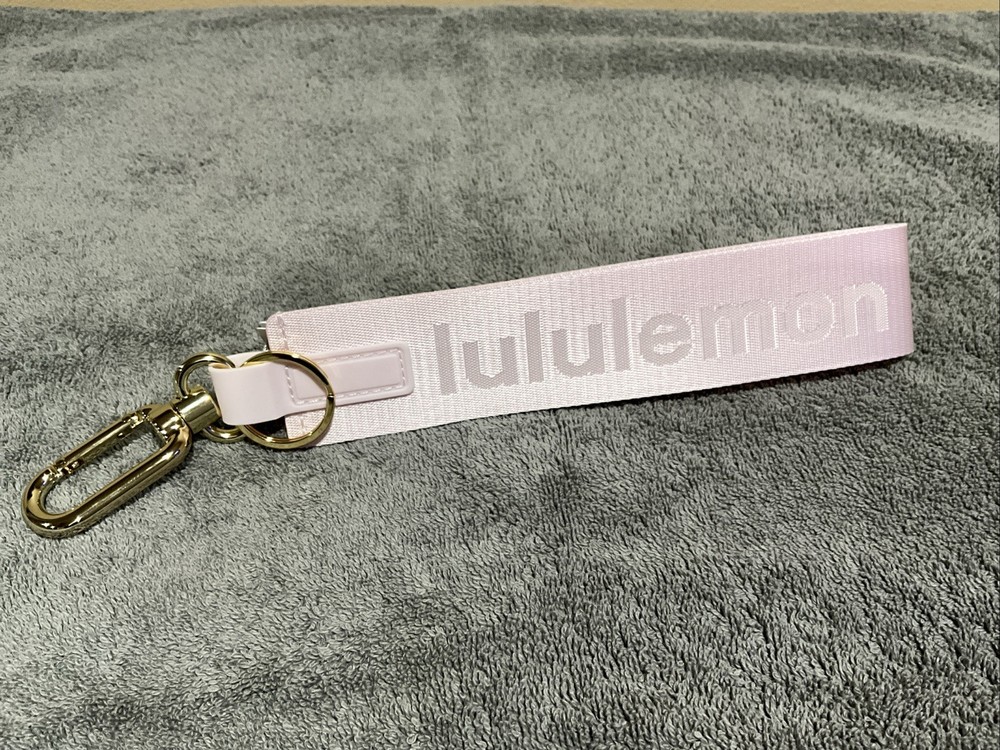 LULULEMON NEVER LOST KEYCHAIN BLISSFUL PINK/ LIGHT IVORY NWT!
