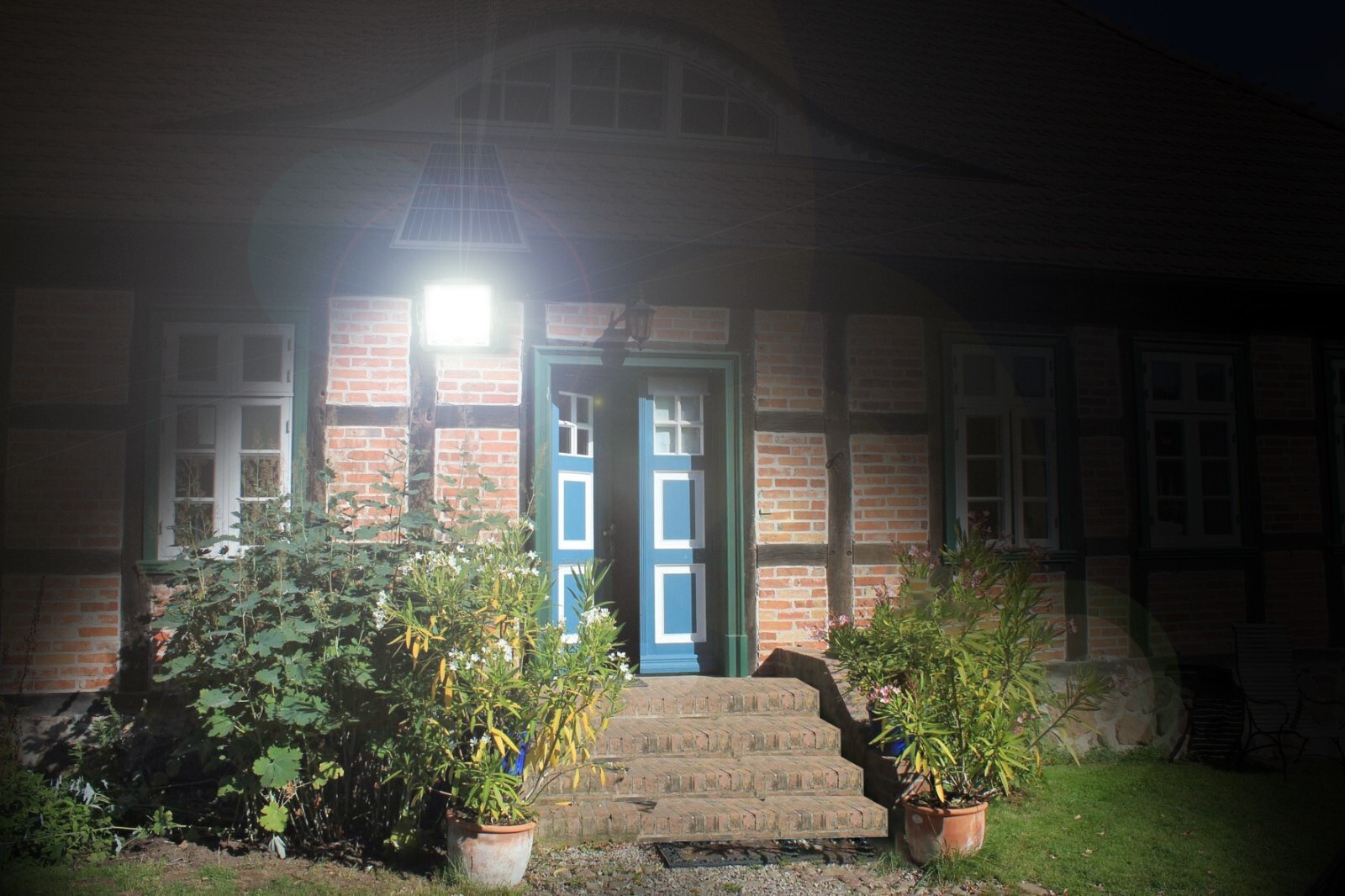 Solar Motion Sensor 1080P WiFi IP Camera CCTV APP Control LED Security Light