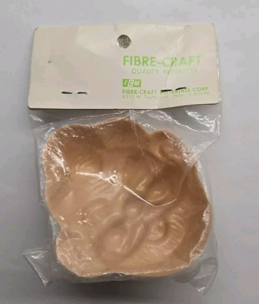 Fibre Craft 3" Plastic Santa Hollow Back Face