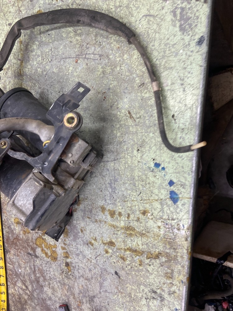 03-06 EXPEDITION SUSPENSION LEVELING PUMP