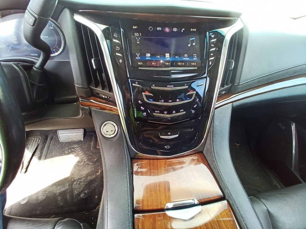 Bottle Jack & Tools from 2016 Cadillac Escalade 12183702