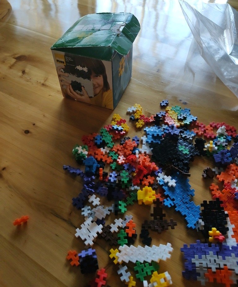 Authentic PLUS PLUS Mini Basic Building Shape 542 Assorted Colored Pieces