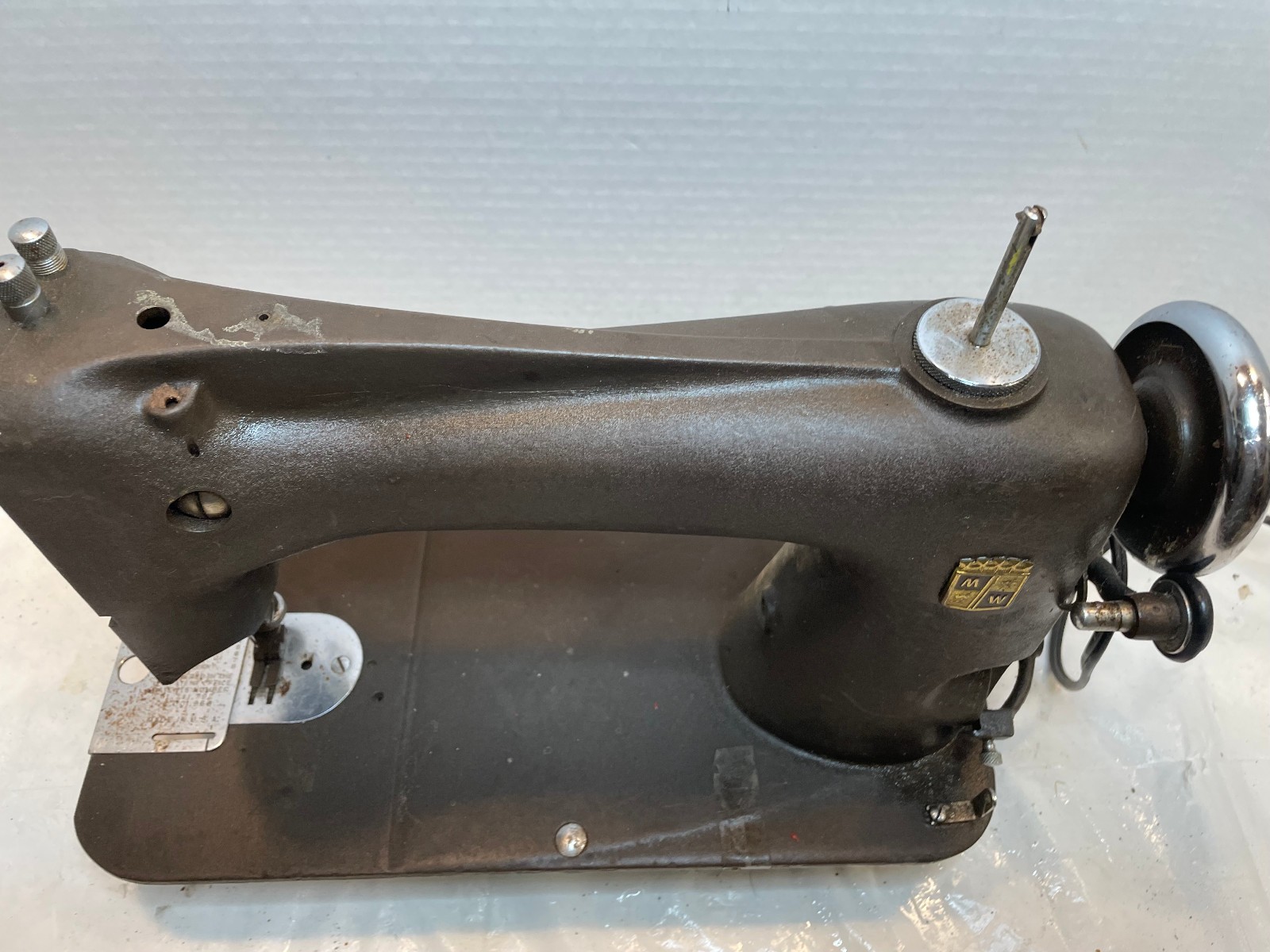 Montgomery Ward Model 30 Streamliner Electric sewing machine - Parts or Repair