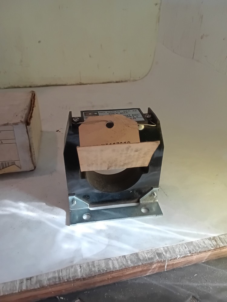 Cutler Hammer D60LT7 Current Transformer Series A2 600v Max (D4B)
