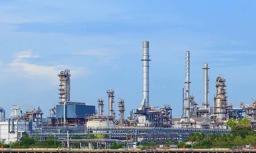 TrainJunkies Oil Refinery Model Railroad Backdrop