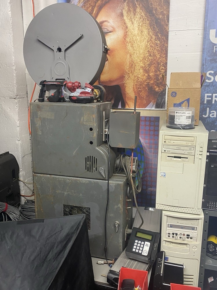 DEVRY XD 35mm Model XD (2810) Film Projector