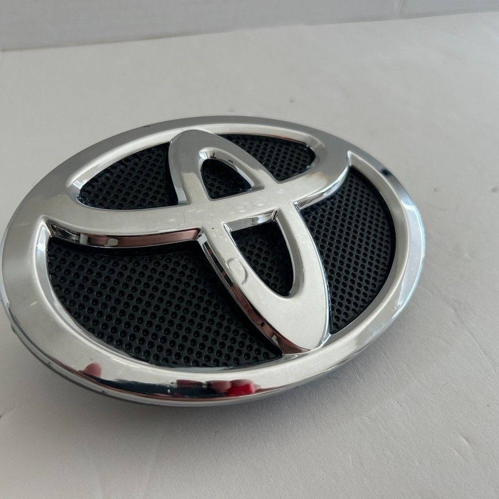 Toyota Avalon Front Grille Emblem Badge 2013-2016
