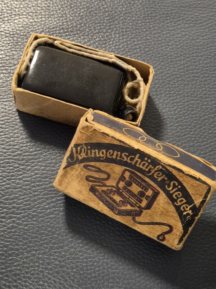 WW2 genuine German Soldier safe razor blades sharpener with box