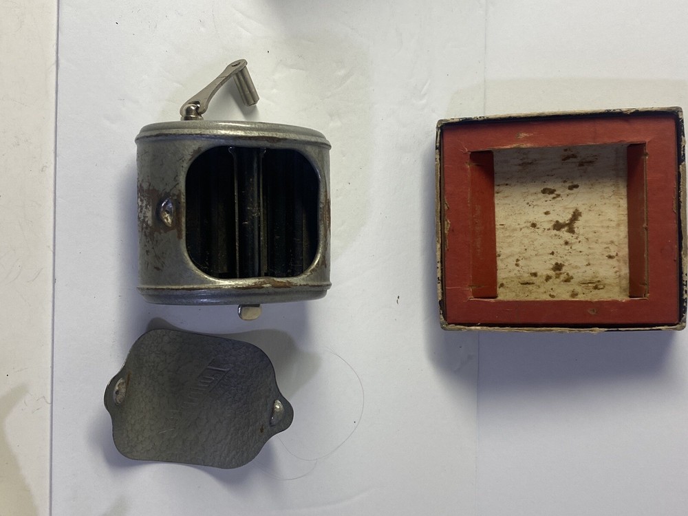 Stropper Twinplex Model G200 Sharpens Double Edge Razor Blades