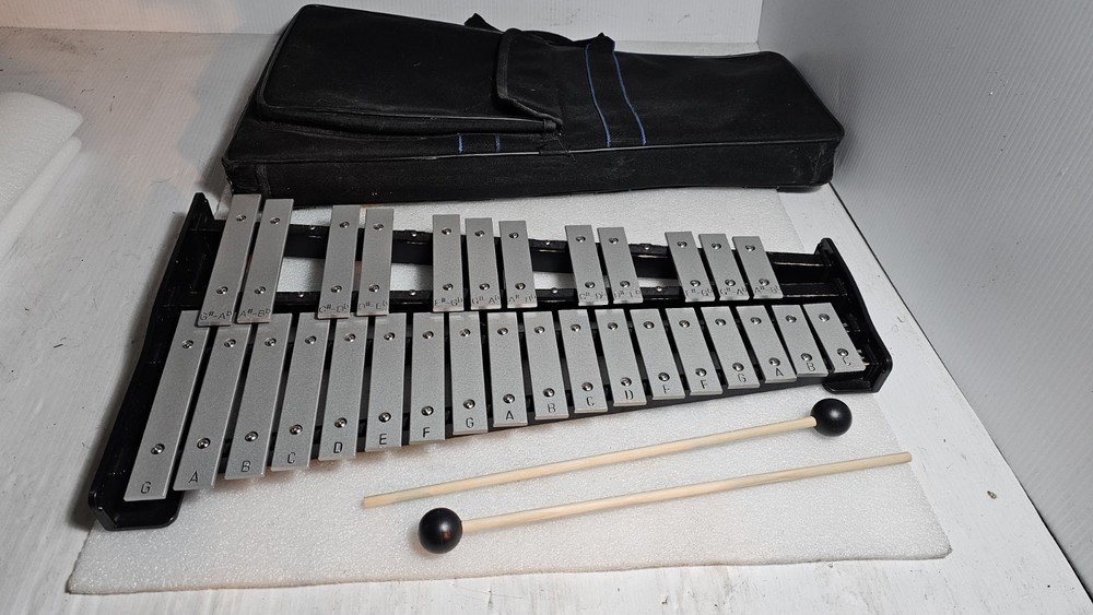 Geniune, Percussion Plus 30 Notes Bell w/ Case And 3 Sticks