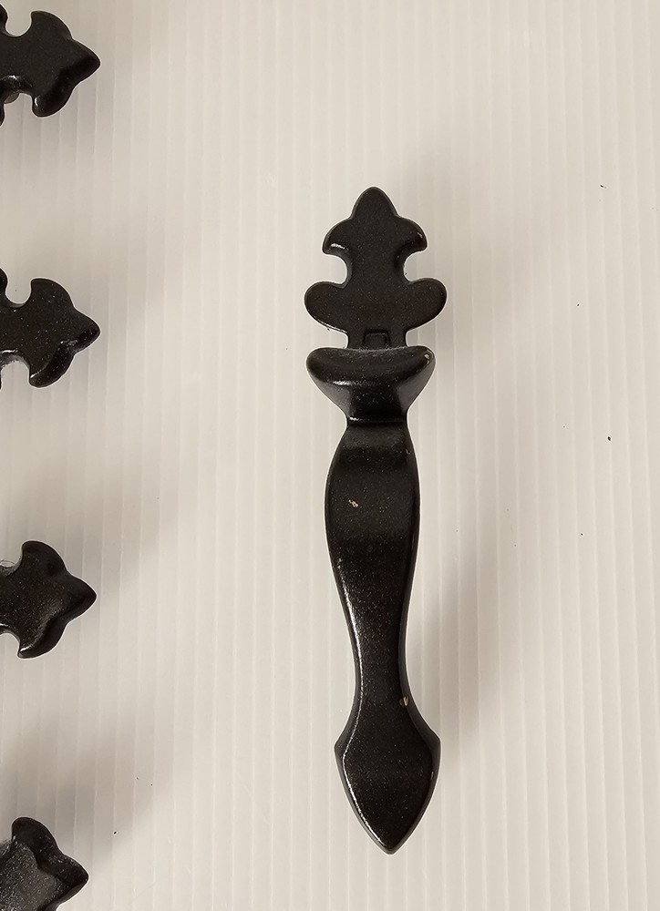 6 Drawer Pulls Handles & 2 Cabinet Door Handles
