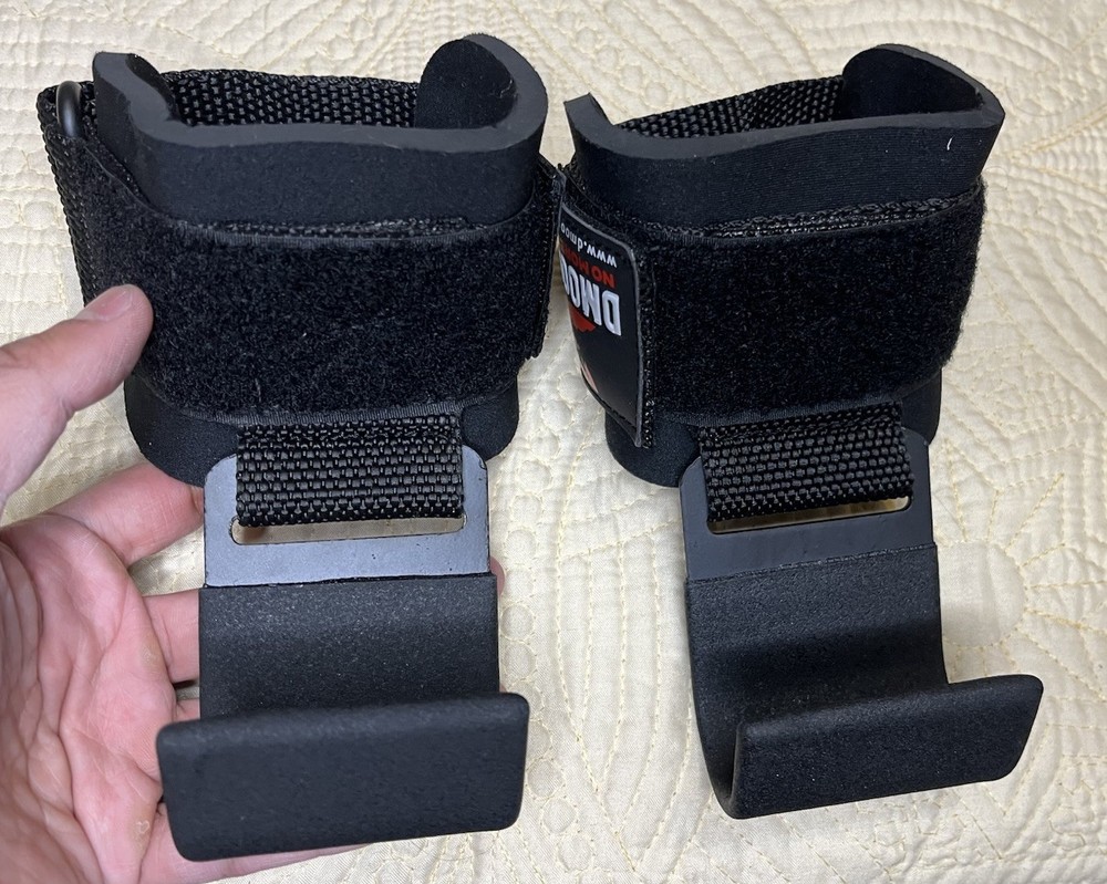 DMoose Weight Lifting Hooks Pair Black