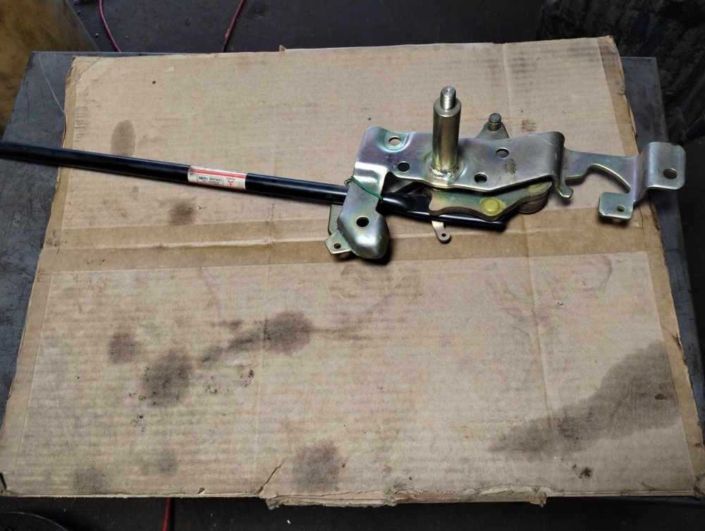 Mitsubishi MC964511 (Hood latch) Hook assy, Cab