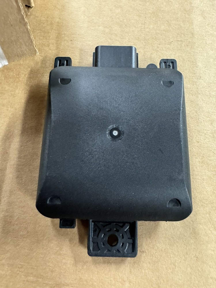 NEW GM OEM 2019-2023 Driver Side Obstacle Detection Control Module 84182642