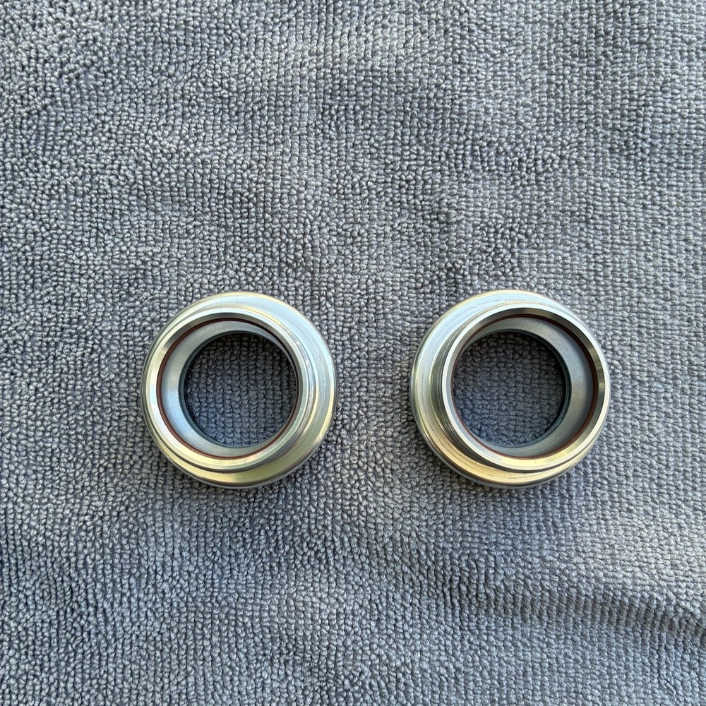 Chris King ThreadFit 24 bottom bracket silver with fit kit