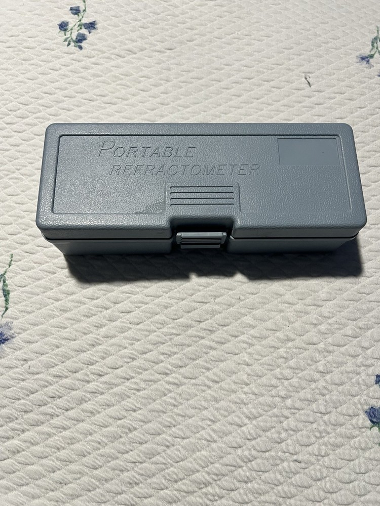Portable Handheld Refractometer Biological Laboratory with Case