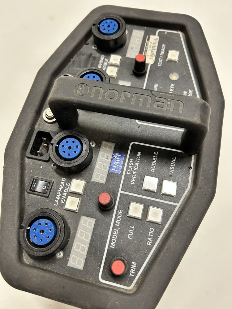 Norman D12 Power Pack 1200 watt second pack  very versatile In great condition