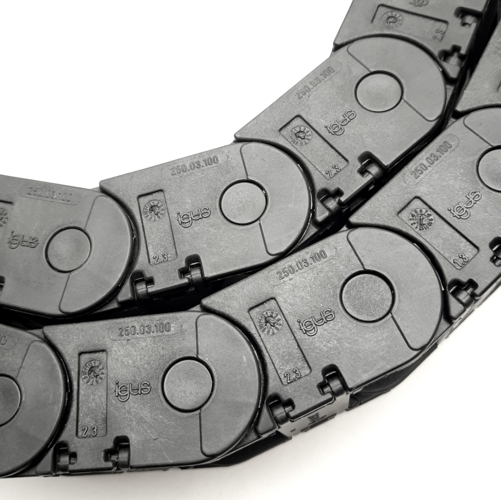 Igus 250.03.100 E-Chain Energy Cable Carrier 32 Links, 57.9" Length, 0.98" x1.5"