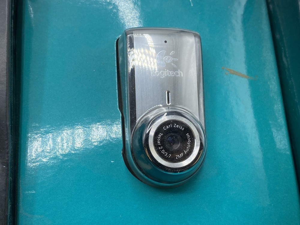 Logitech QuickCam Pro For Notebooks 2-MP Webcam Carl Zeiss Optics & AutoFocus