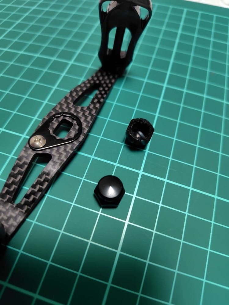 Bait reel handle left and right