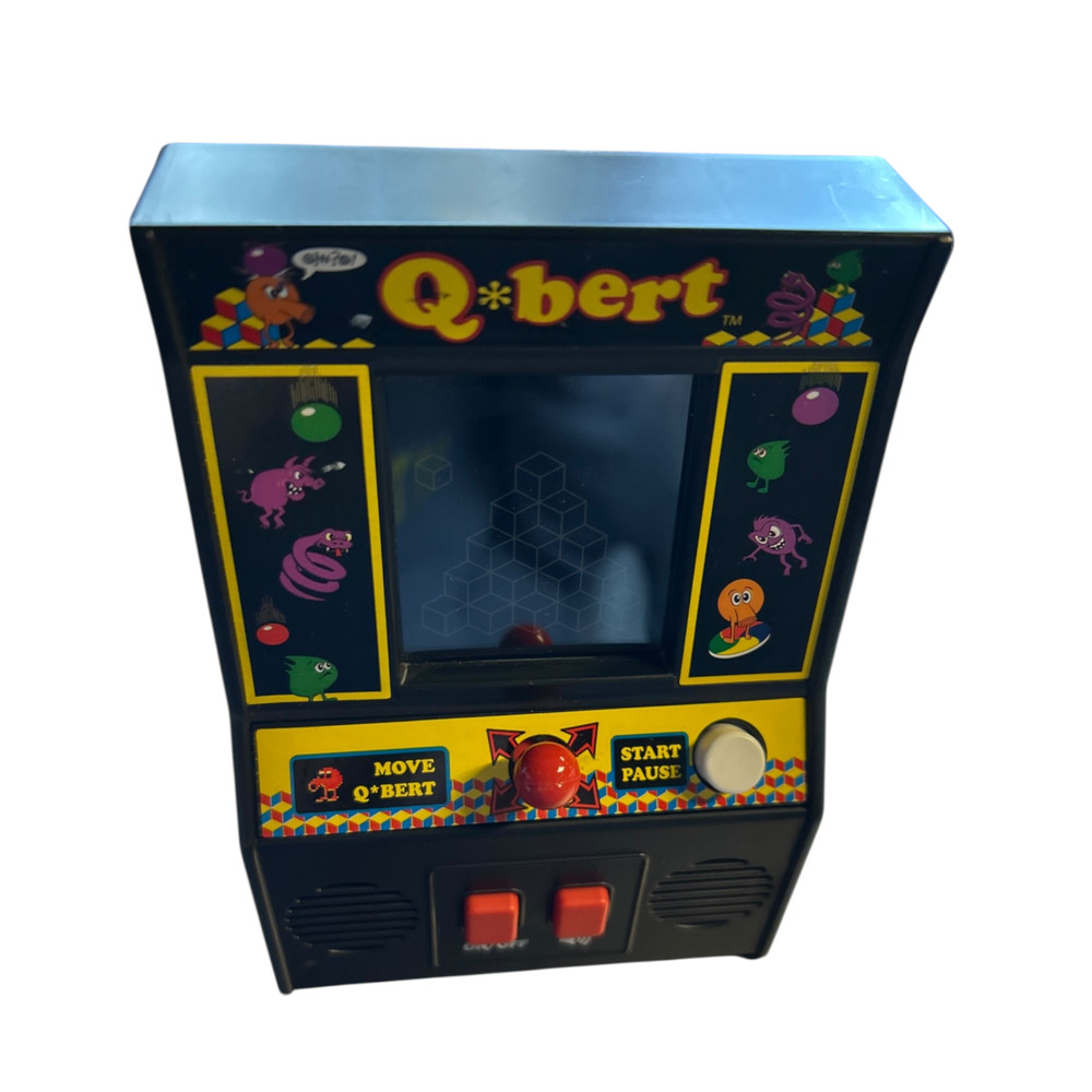Q Bert By Basic Fun Arcade Classics - Retro Mini Arcade Game 2016 09549