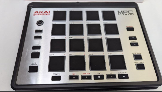 Akai Professional MPC Element DJ Sampler Pro Midi Control Pad Silver with BOX