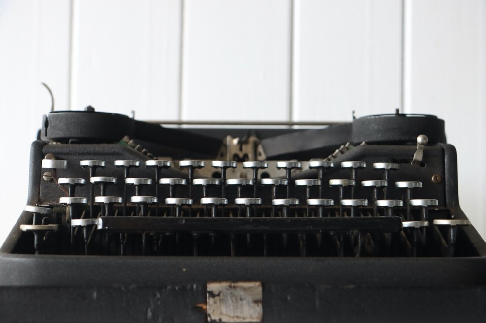Antique Underwood Portable Typewriter - Excellent Working Condition!