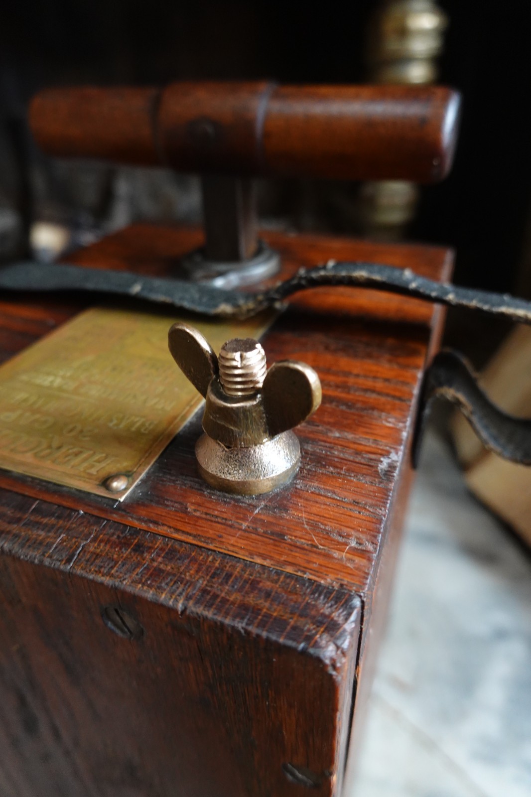 Antique "HERCULES" 30 CAP BLASTING MACHINE Dynamite Detonator Plunger Box