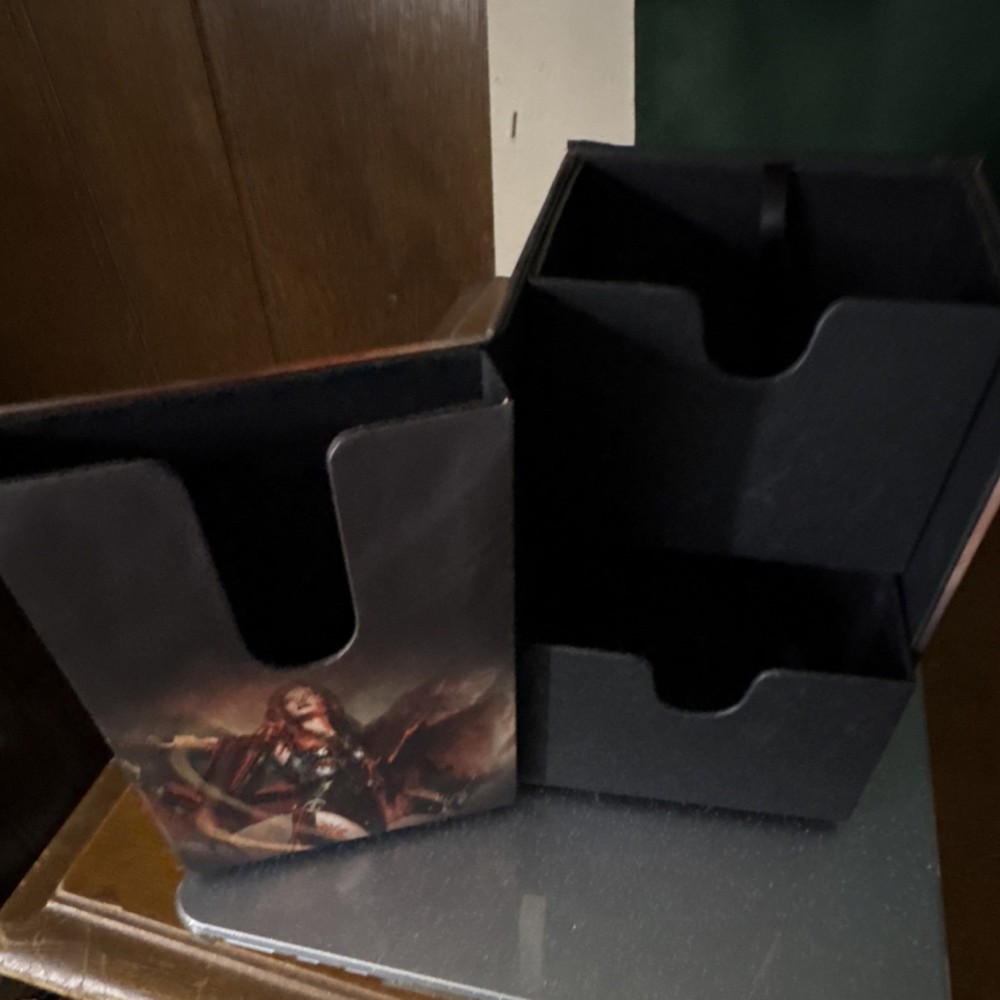 Ultra PRO Magic: The Gathering Commander Deck Box 2014 Michael Komarck, 2 Compa…
