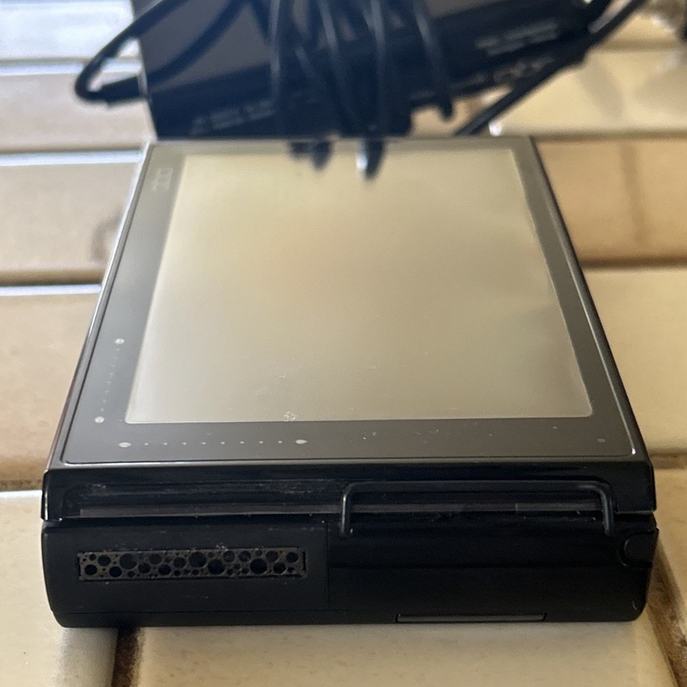 OQO Model 02 UMPC Mini PC – Working with Cables (READ)
