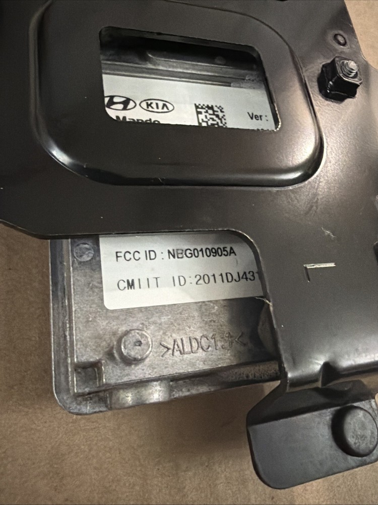 OEM Driver Side Blind Spot Detection System Warning Sensor 95811C6010