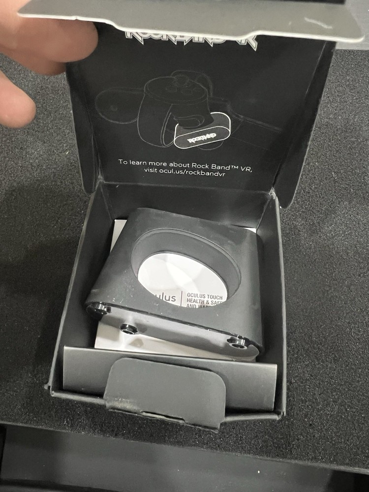 Oculus Rift Wireless Touch Controller & Sensor w/ Rockband VR Guitar Adapter