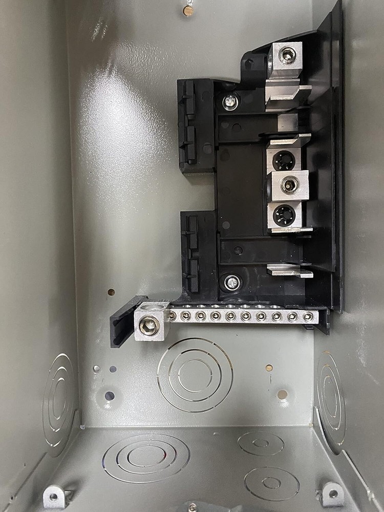 4 Space 8 Circuit 125 Amp Load Center with UL