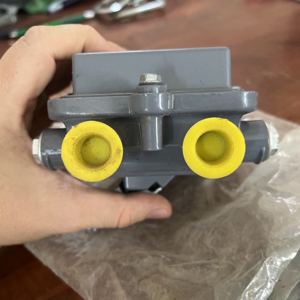 Milenium - MGLSH-2F - 2 Way Splitter - 3.5db 10I