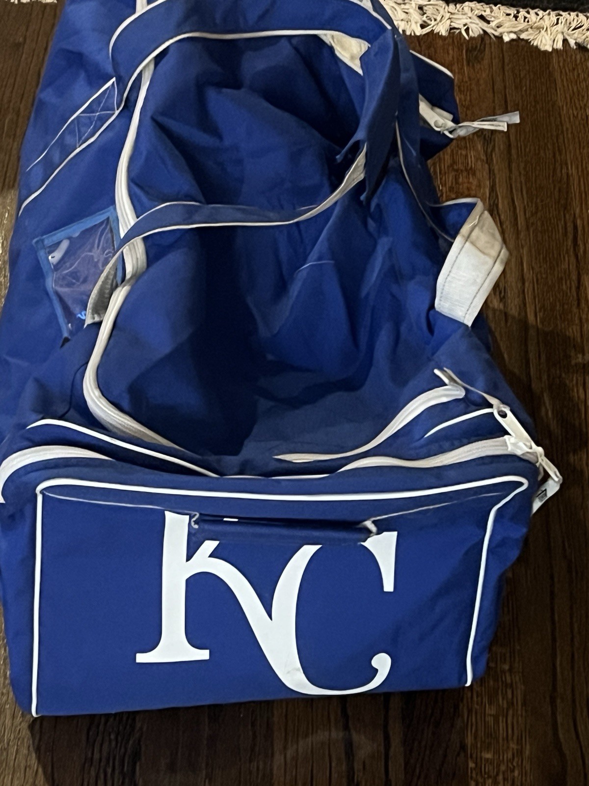 KANSAS CITY KC ROYALS GAME USED TEAM ISSUED BASEBALL EQUIPMENT DUFFEL BAG