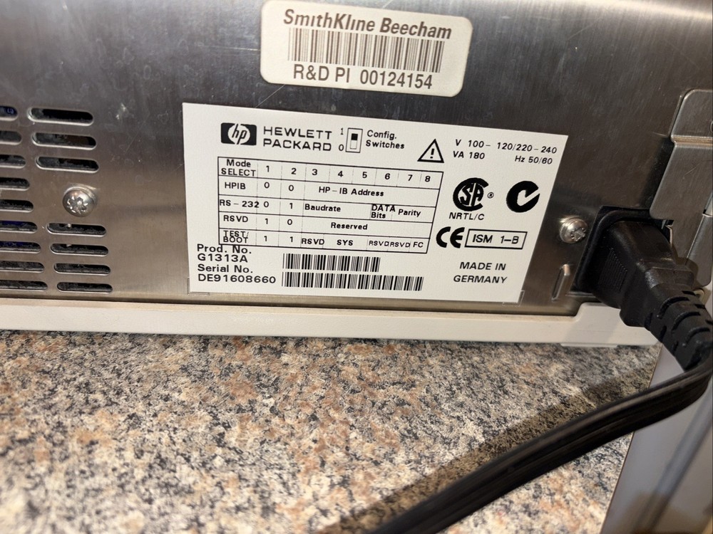 Hewlett Packard 1100 Series G1313A Autosampler / Powers up, initializes