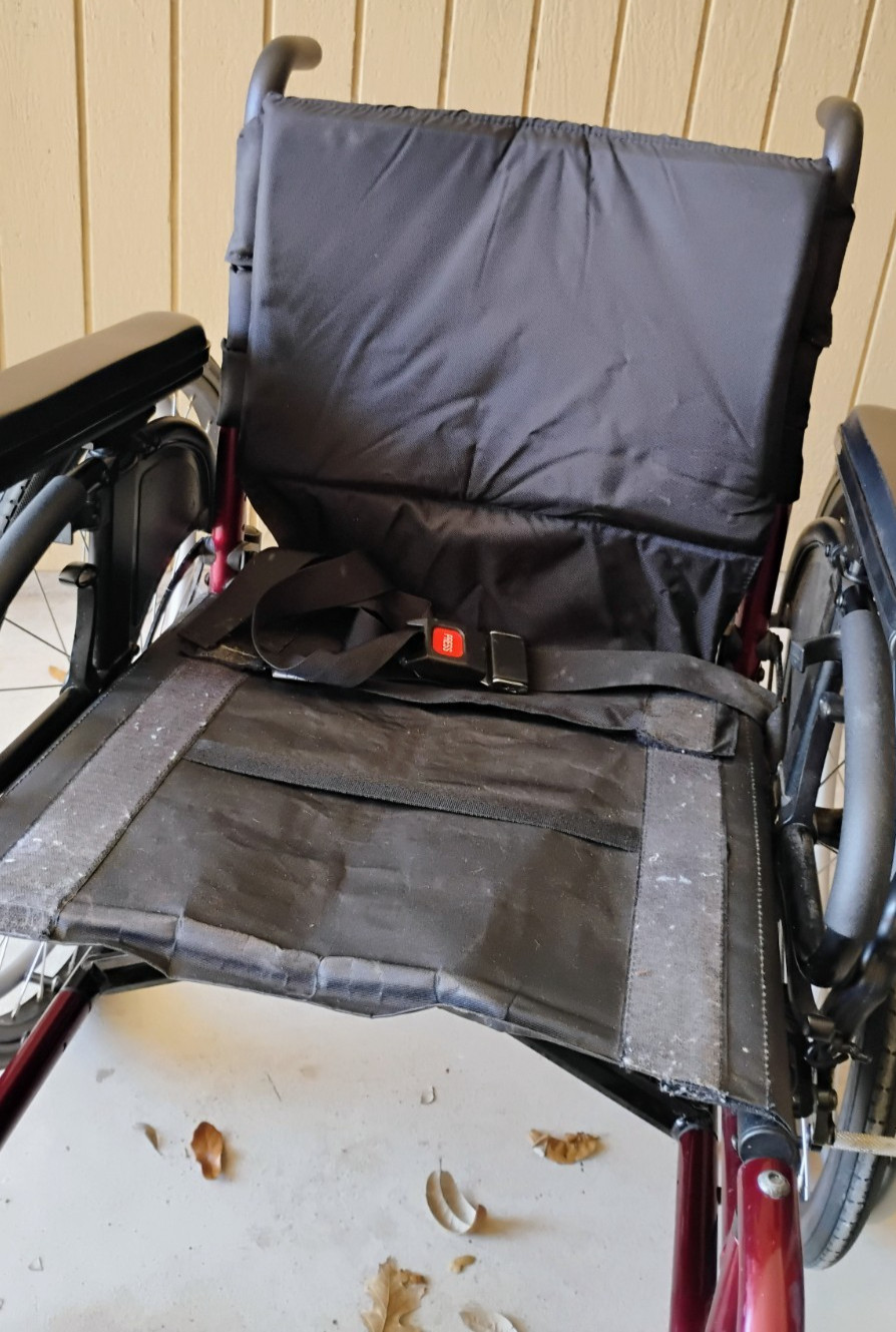 Quickie 2 Lite Folding wheelchair 18"x 18"