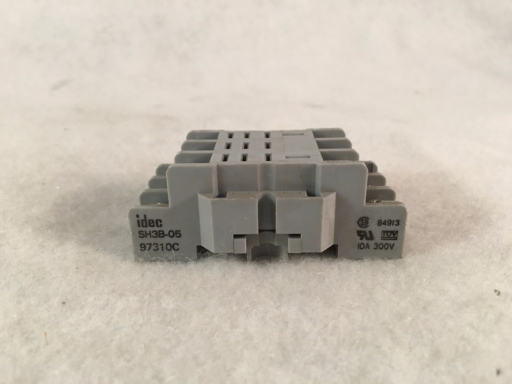 Idec SH3B-05 10A 300V 97310C Relay Base Socket