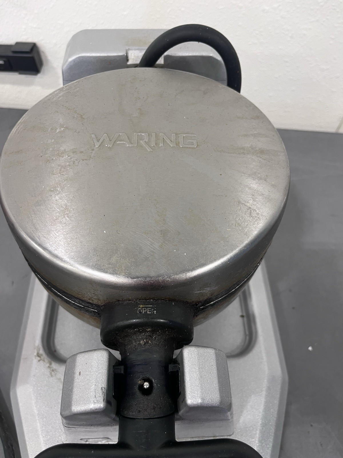 WARING COMMERCIAL BELGIAN WAFFLE MAKER WW180X *READ