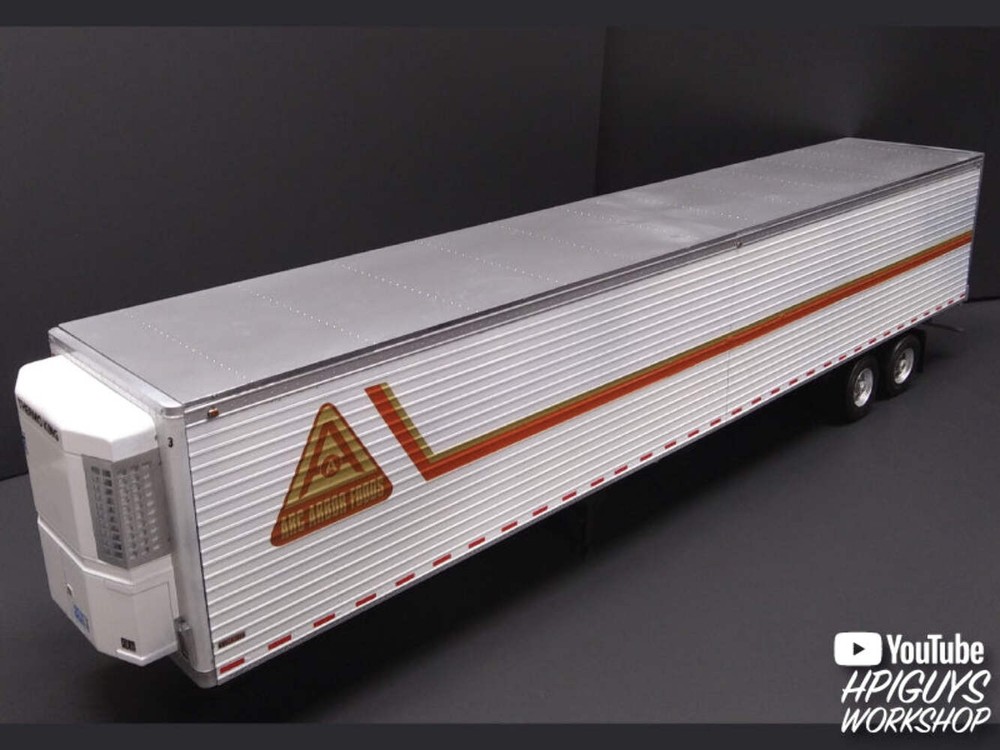 AMT Reefer Semi Trailer 1:24 Scale Model Kit