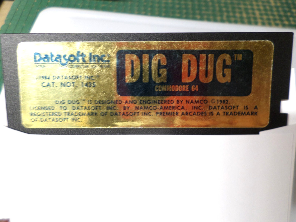 5.25" Floppy - ATARI & COMMODORE 64 - DIG DUG - 1984 DATASOFT