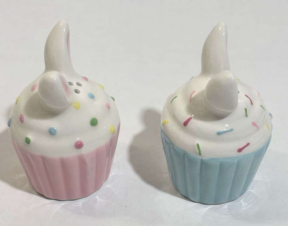 🧁🐰🧂Welcome Spring Ceramic Easter Bunny Ears Cupcake Salt & Pepper Shaker Set