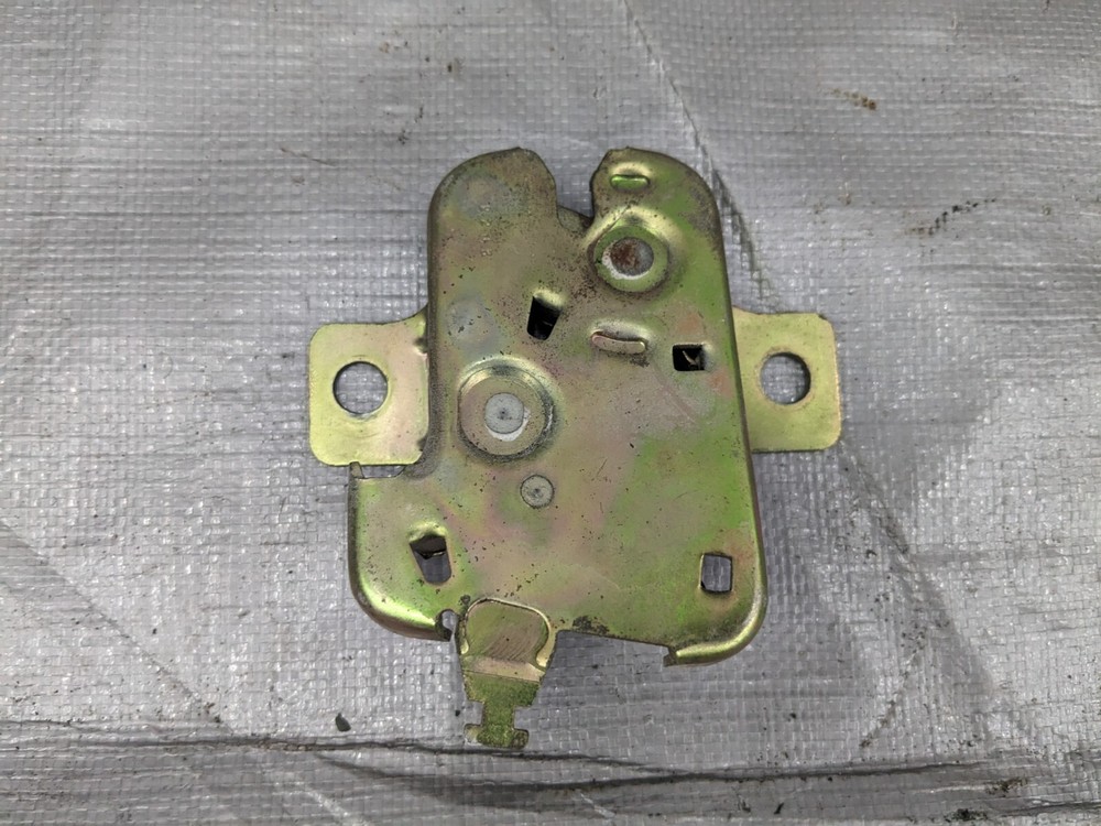 1990-2005 MAZDA MIATA MX-5 REAR TRUNK LOCK LATCH With Cable Release 90-05