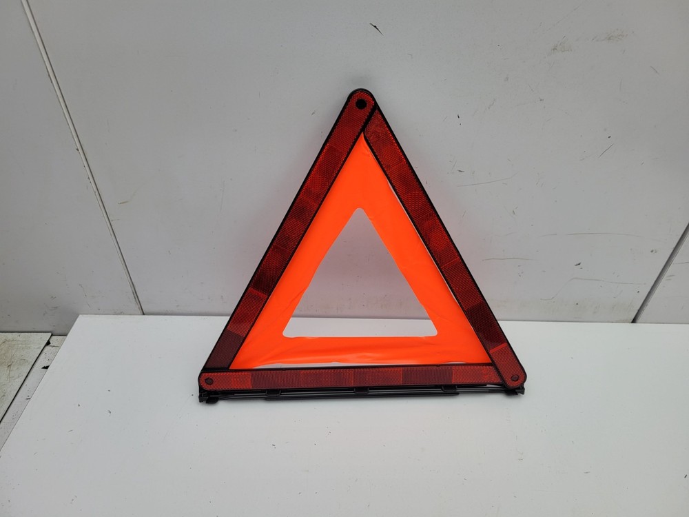 MG HS 2023 HAZARD WARNING TRIANGLE 10526429